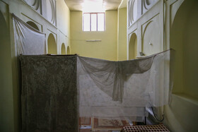 خانه تاریخی صابری _ اتاق‌های این اثر تاریخی همچنان اجاره می‌شود که یکی از دلایل تخریب آن است.