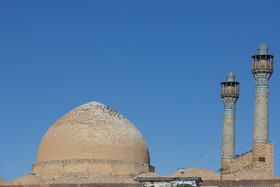 مسجد جامع اصفهان که با نامهای دیگری مانند مسجد عتیق و مسجد جمعه نیز شناخته میشود، از قدیمیترین مساجد ایران و از نخستین مساجد چهار ایوانی جهان اسلام دانسته شده است.