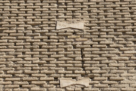 شاهدهای کچی بر دیواره بیرونی گند نظامالملک مسجد جامع