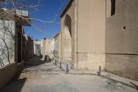 ترکیدن لوله پوسیده آب و فاضلاب به دلیل تردد وانتهای باری سنگین و ایجاد خسارت سنگین به مسجد جامع اصفهان