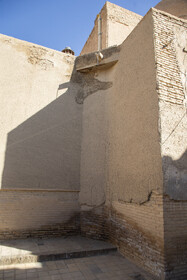 اثرات نم در دیواره بیرونی گند نظامالملک مسحد جامع