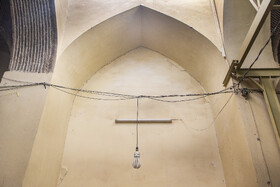 اثرات فرونشست و نم در شبستان سلجوقی جنوب غربی مسجد جامع اصفهان که در روزهای گذشته به دلیل ترکیدن لوله آب و فاضلاب در اطراف این بنای تاریخی رخ داده است.