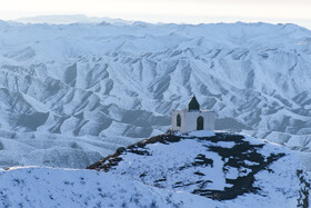 بارش برف در آرامگاه خالد نبی
