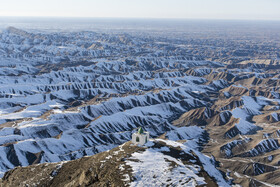 بارش برف در آرامگاه خالد نبی