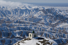 بارش برف در آرامگاه خالد نبی