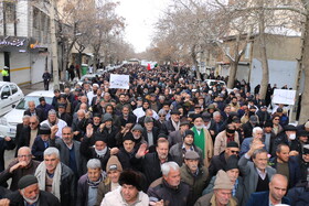 راهپیمایی مردم و روحانیون همدان در حمایت از قرآن و ولایت فقیه