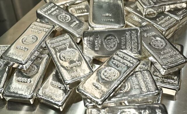 عکس آرشیوی است کشف بیش از ۲۶ کیلوگرم نقره در سلماس