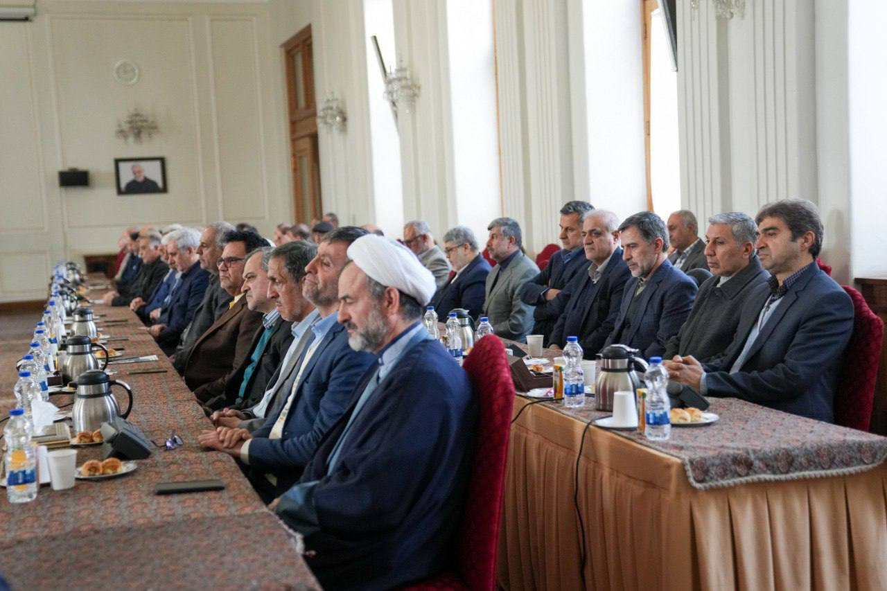 عراقچی: موفقیت در عبور از تهدیدها مرهون فداکاری شهدا، جانبازان و خانوادههای آنهاست