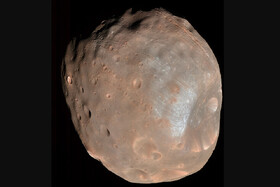 عکس روز ناسا از یک قمر محکوم به فنا!