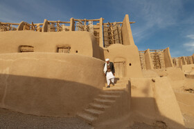 منطقه "نشتیفان" به دلیل بادهای منحصر به فرد خود معروف است و در واقع نام نشتیفان برگرفته از دو کلمه "نش" به معنی نیش عقرب و "تیفان" که همان توفان است.