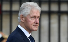 بیل کلینتون از مردم آمریکا خواست به‌پا خیزند