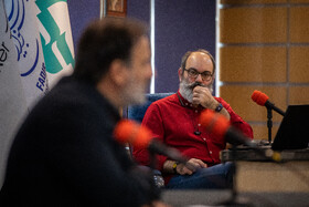 رامتین شهبازی مدیر بخش پژوهش و سمینار جشنواره در سمینار جشنواره تئاتر فجر