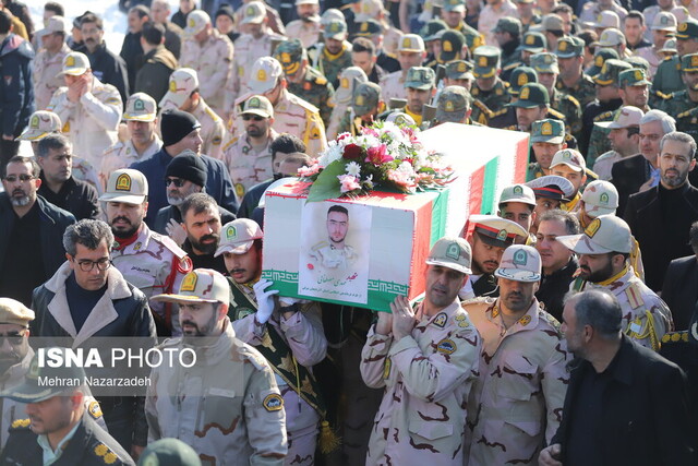وداع مردم تبریز با شهید مرزبانی «مهدی مصطفایی»