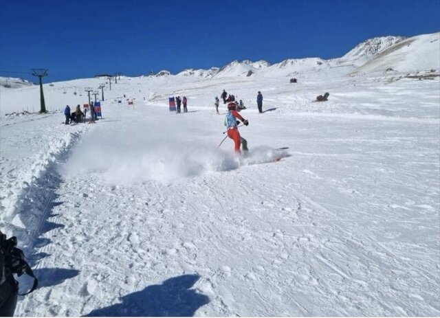مسابقات ملی اسکی با حضور ورزشکاران ۱۷ استان در سرعین آغاز شد