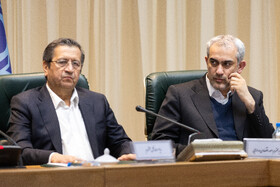 سید علی مدنی‌زاده، وزیر اقتصاد و عبدالناصر همتی، رئیس بانک مرکزی در سیزدهمین جلسه کارگروه ویژه معیشت و رفاه