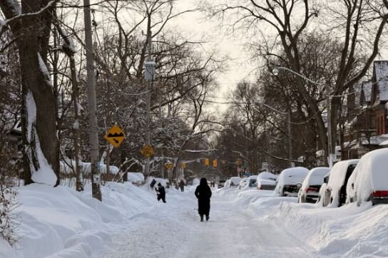 بارش سنگین برف در «تورنتو» و لغو صدها پرواز