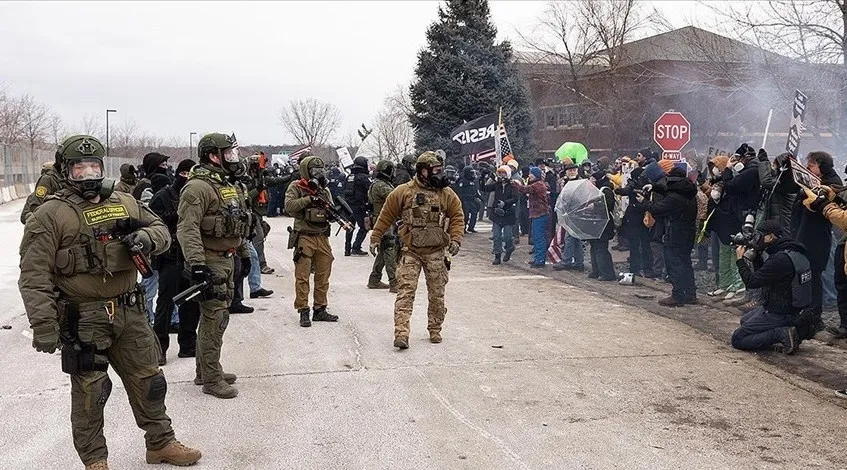 دلیل اصلی برخورد خشونتآمیز پلیس با مهاجران در آمریکا چیست؟