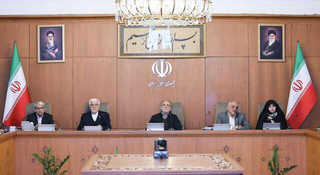 اخبار سیاسی ۸ بهمن؛ واکنش فرماندهان نظامی به تهدیدات/حواشی افزایش قیمت خودرو