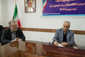 ابراهیم امامی معاون سیاسی، امنیتی و اجتماعی استاندار اردبیل و مهران اوچی‌اردبیلی رئیس جهاد دانشگاهی اردبیل در آئین تکریم و معارفه رئیس جهاد دانشگاهی واحد استان اردبیل