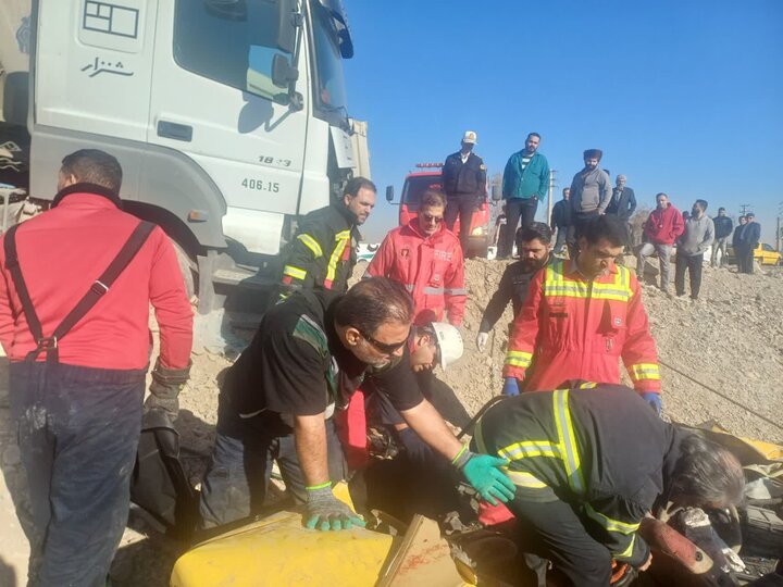 برخورد مرگبار تاکسی با تریلی در محور پاکدشت-ورامین با ۵ کشته + فیلم