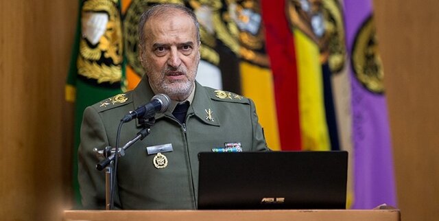 فرمانده پیشین نیروی زمینی ارتش: امیر سلیمی کاری کرد کارستان!