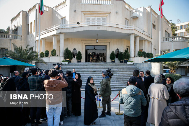 شوخی تلخ با اینترنت/آخرین وضعیت دانشجویان بازداشتی/تکذیب تماس عراقچی با ویتکاف