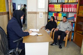 زوجین سوالات خود را از کارشناسان مربوطه می پرسند