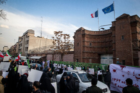 تجمع دانشجویان مقابل سفارت فرانسه در تهران