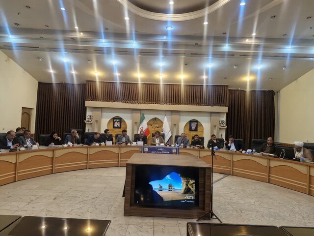 استاندار کرمان: دهه فجر فرصتی برای بازسازی اعتماد و تبیین صادقانه آرمان‌های انقلاب است