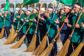آیین جاروکشی خادمان مسجد مقدس جمکران