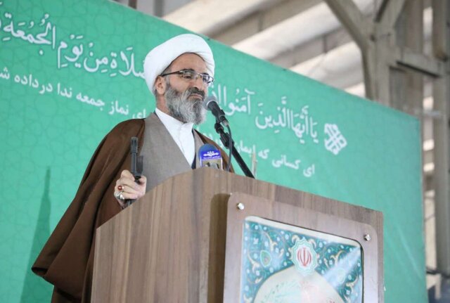 تأکید امام جمعه سمنان بر ضرورت حفظ انسجام و اتحاد ملی/ دیپلماسی با میدان هماهنگ باشد