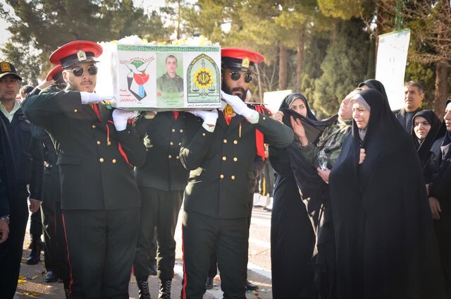 مراسم وداع با پیکر سرباز شهید «عالی‌پور» در کرمان برگزار شد