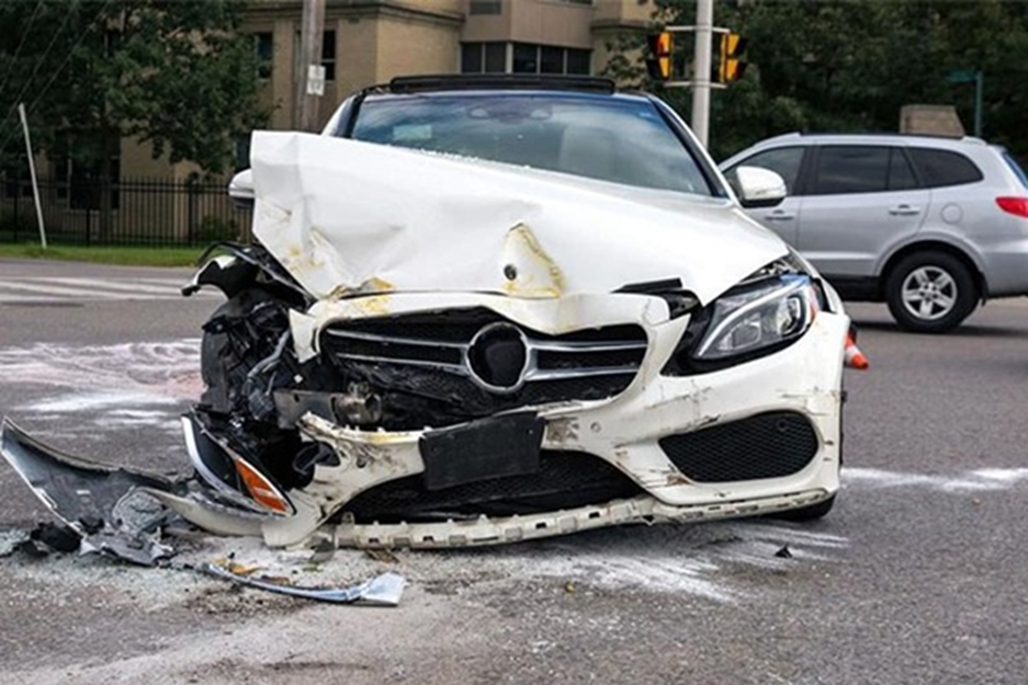 بیمه بدنه برای ماشین‌های لوکس؛ کجاها باید حساس‌تر انتخاب کنی؟