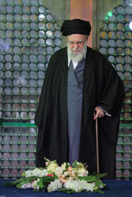 حضور رهبر انقلاب در مرقد بنیانگذار جمهوری اسلامی ایران