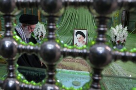حضور رهبر انقلاب در مرقد بنیانگذار جمهوری اسلامی ایران