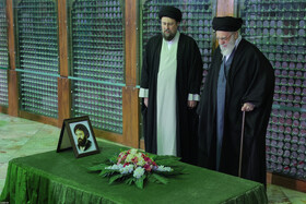 حضور رهبر انقلاب در مرقد بنیانگذار جمهوری اسلامی ایران
