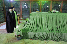 حضور رهبر انقلاب در مرقد بنیانگذار جمهوری اسلامی ایران