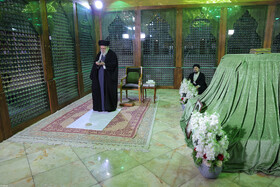 حضور رهبر انقلاب در مرقد بنیانگذار جمهوری اسلامی ایران