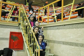 بازیکن ها آماده شروع مسابقه 