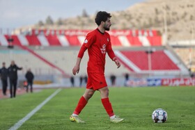 فجر ۲ تراکتور یک؛ صدرنشین در شیراز زمین‌گیر شد