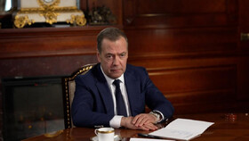 مدودف: قدرت در اروپا توسط گروهی از دیوانه‌ها قبضه شده است