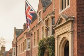 کاهش تعداد دانشجویان تحصیلات تکمیلی و زنگ خطر برای دانشگاه‌های انگلیس