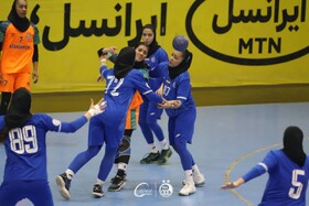 ادامه صدرنشینی سپاهان در هندبال زنان/ شکست استقلال