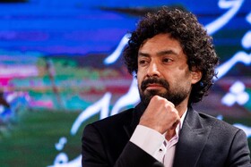 سعید هنرمند، طراح صحنه در نشست خبری فیلم «حاشیه» در چهل‌ و چهارمین جشنواره فیلم فجر - روز هفتم