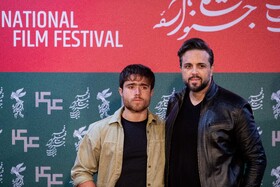 پدرام کریمی، نویسنده و روح الله زمانی، بازیگر در فتوکال فیلم«پل»، به کارگردانی محمد عسگری در چهل‌ و چهارمین جشنواره فیلم فجر - روز هفتم