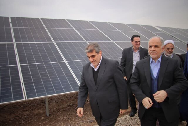 افتتاح نیروگاه خورشیدی ۳۶ مگاواتی با حضور وزیر دادگستری در سمنان