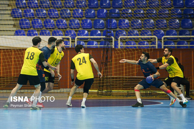 مربی تیم هندبال سپاهان: فشردگی مسابقات و اشتباهات داوری فشار زیادی به تیم‌ها وارد می‌کند