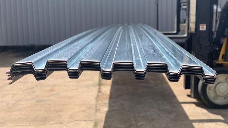 ورق عرشه فولادی: راهکاری بهینه و ایمن برای چالشهای سازههای مرتفع