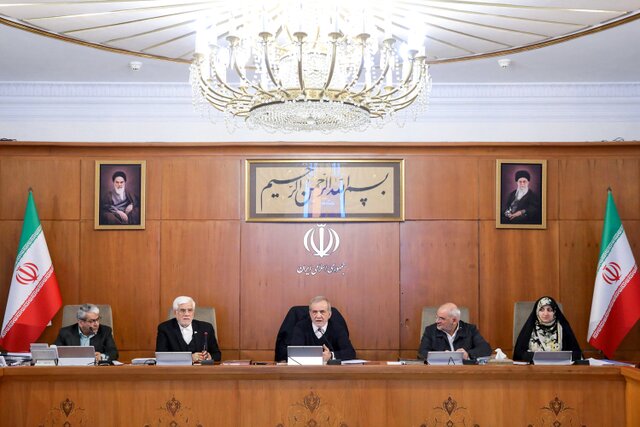 عیدی کارکنان دولت به ۱۰ میلیون تومان افزایش یافت عیدی کارکنان دولت به ۱۰ میلیون تومان افزایش یافت