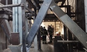 آتش‌سوزی در یک کارخانه تولید آرد در شیراز مهار شد